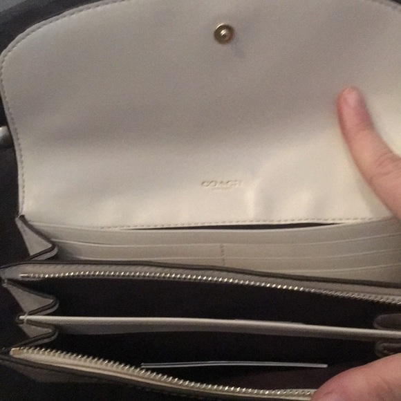 Never used Coach wallet - Picture 3 of 4